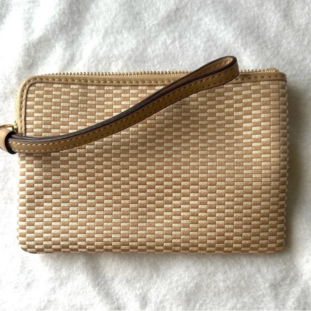 Rare Coach Legacy Jacquard Corner Zip Wristlet in Gold and Cream F13311 NWOT - Picture 2 of 4